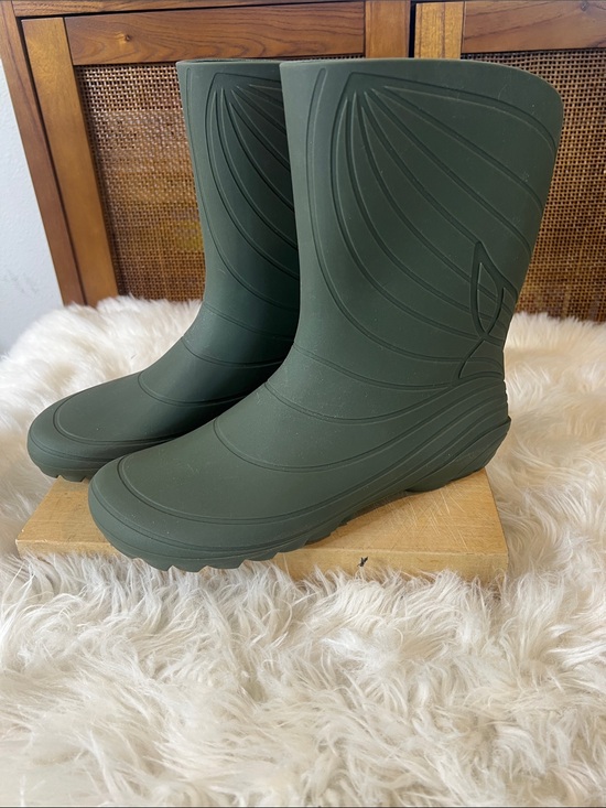 Wildling Shoes - Wildling Ranidae Barefoot Women’s Olive Green Waterproof Rain Boots